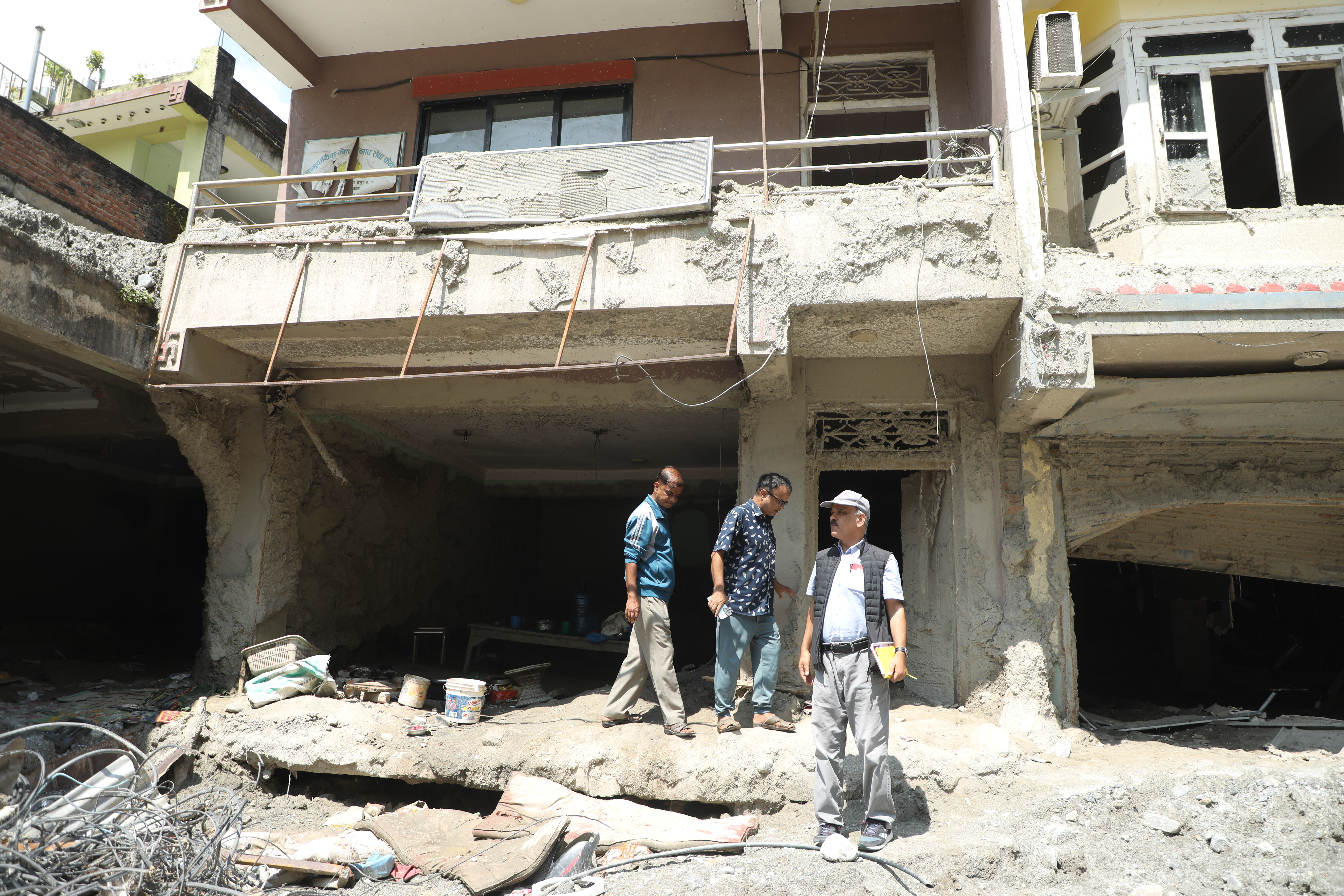 Visit to damaged residence of journalist Kiran Adhikari